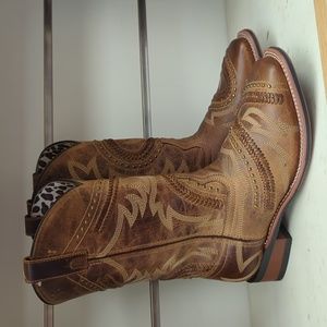 New Women's Laredo 5893